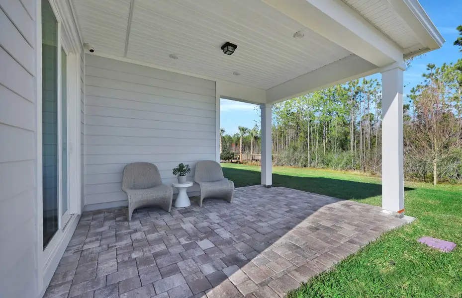Representative exterior details of a home built from the Highgate by Pulte Homes in Seminole Palms, Palm Coast (Image 4).