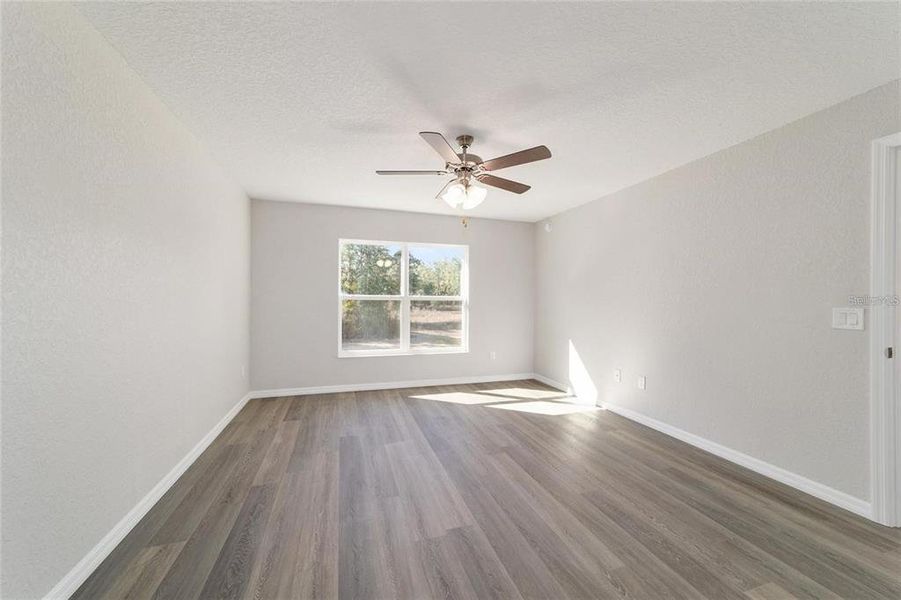 Spacious, unfurnished interior of a new home in , Dunnellon (Image 19).