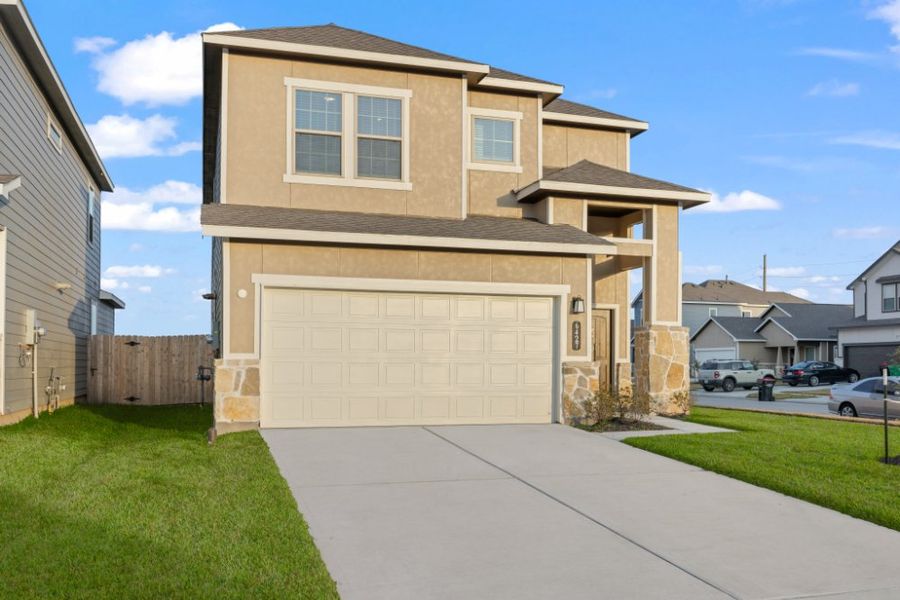 Front exterior of a new home in Glendale Lakes, Rosharon, TX, highlighting curb appeal (Image 21).