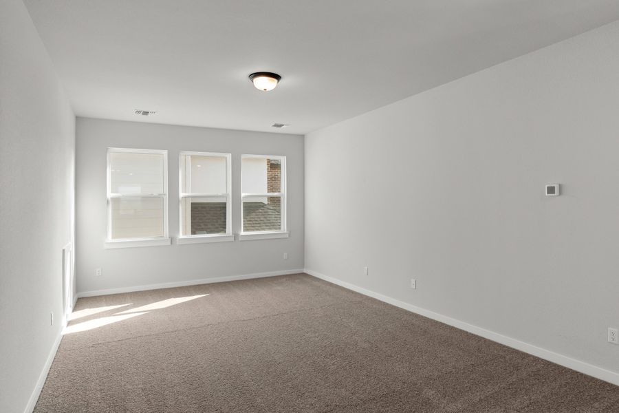 Spacious, unfurnished interior of a new home in Lariat, Liberty Hill (Image 39).