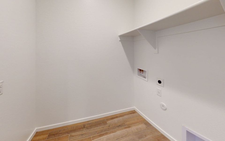 Spacious, unfurnished interior of a new home in Alamar, Avondale (Image 13).