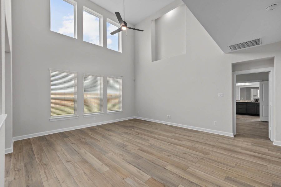 Spacious, unfurnished interior of a new home in Lago Mar, Texas City (Image 14).