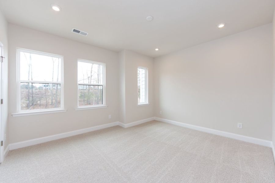 Spacious, unfurnished interior of a new home in Southbridge, Fort Mill (Image 46).