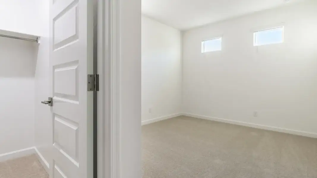 Spacious, unfurnished interior of a new home in Aloravita, Peoria (Image 39).