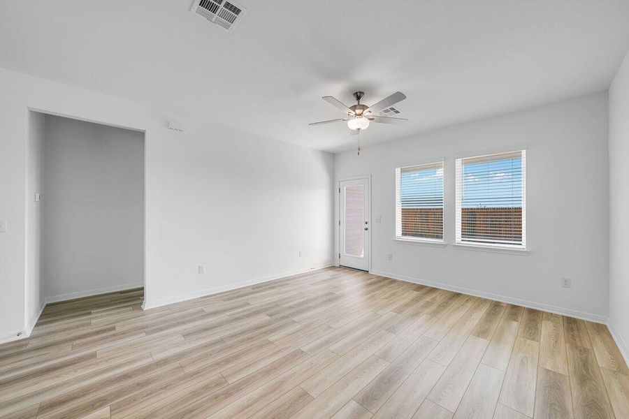 Spacious, unfurnished interior of a new home in Longview 40s, Del Valle (Image 27). Spacious, unfurnished interior of a new home in Longview 40s, Del Valle (Image 27).