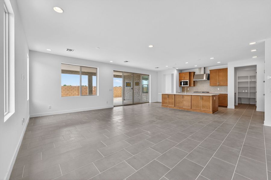 Spacious, unfurnished interior of a new home in Meridian, Queen Creek (Image 17).