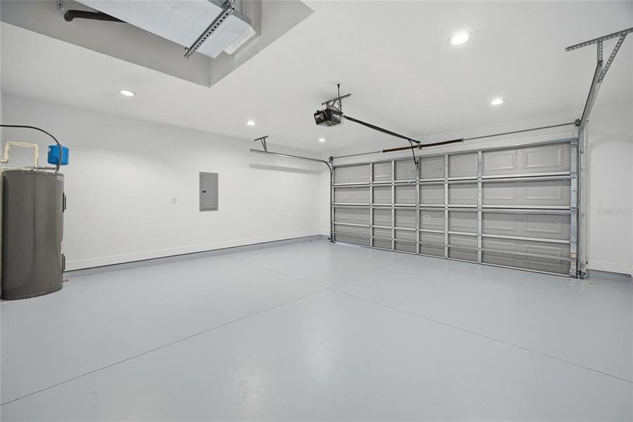 Spacious, unfurnished interior of a new home in , Ocala (Image 31).