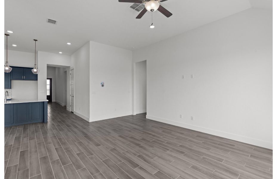 Kitchen & Dining Area Kitchen & Dining Area