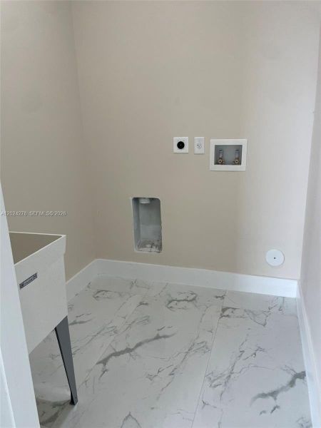 Spacious, unfurnished interior of a new home in , Miami (Image 13).