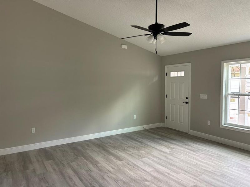 Spacious, unfurnished interior of a new home in , Dunnellon (Image 21).