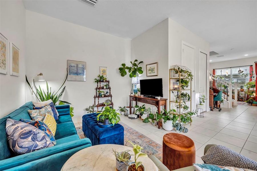 Furnished interior view inside a new home in , Oviedo (Image 20).