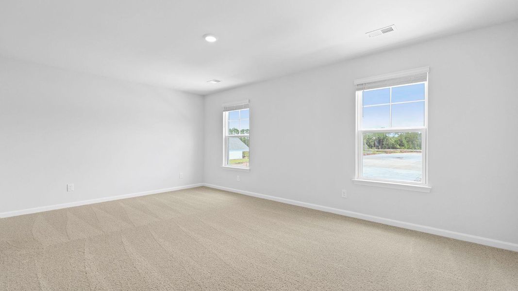 Spacious, unfurnished interior of a new home in Carolina Groves, Moncks Corner (Image 20).
