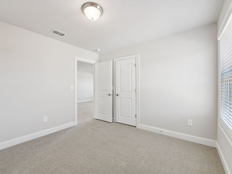 Spacious, unfurnished interior of a new home in River Pointe, Monroe (Image 20).