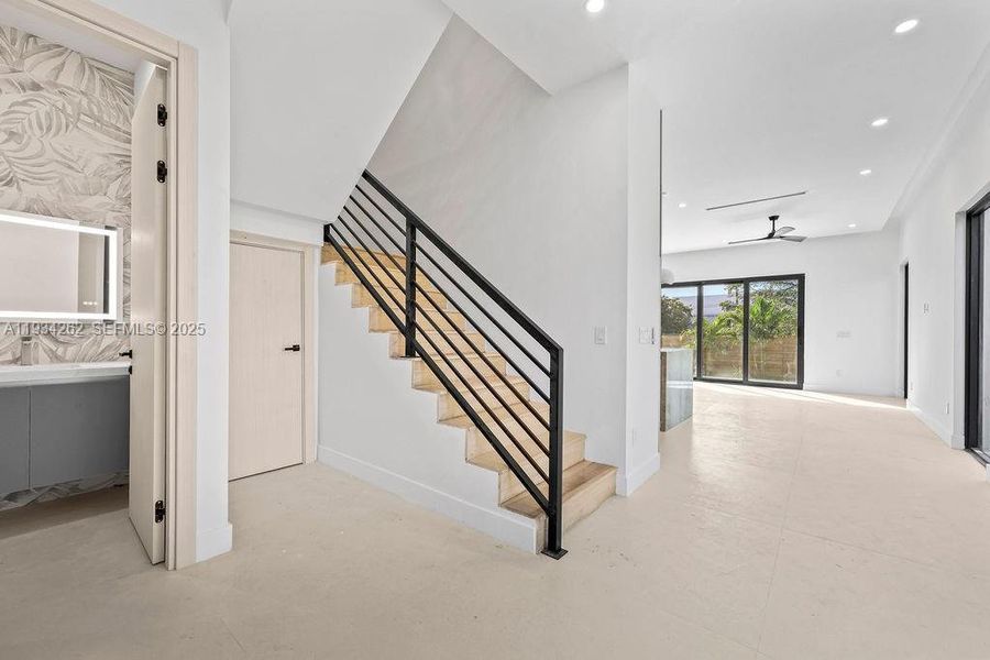 Spacious, unfurnished interior of a new home in , Fort Lauderdale (Image 11).