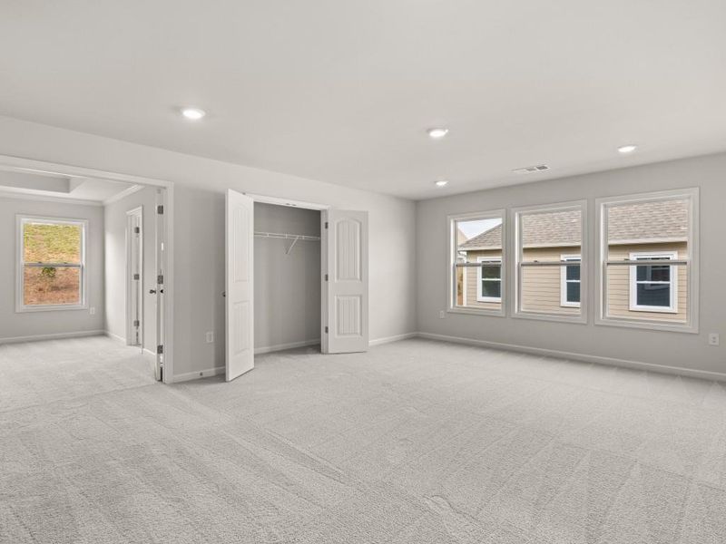 Spacious, unfurnished interior of a new home in Haven Abbey, Cumming (Image 30).