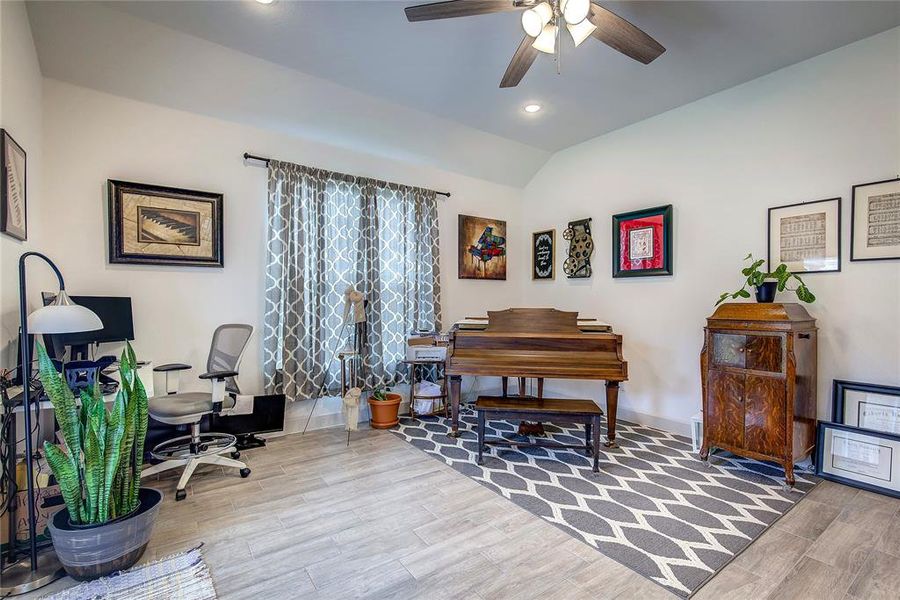 Furnished interior view inside a new home in , Lavon (Image 9).