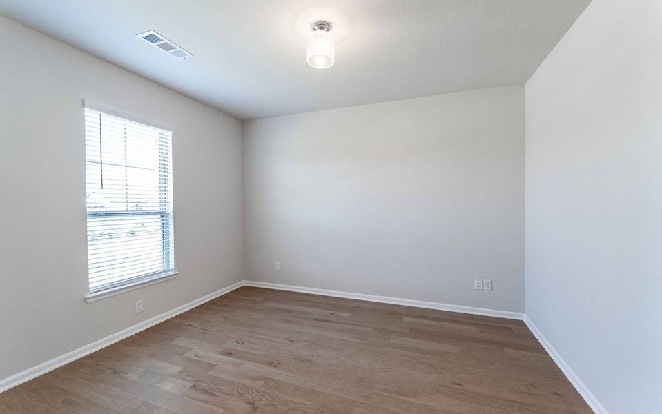 Spacious, unfurnished interior of a new home in Solterra, Mesquite (Image 9).