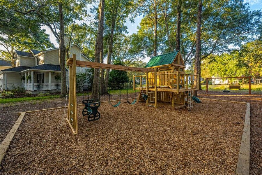 Community amenities in , Charleston (Image 14). Community amenities in , Charleston (Image 14).
