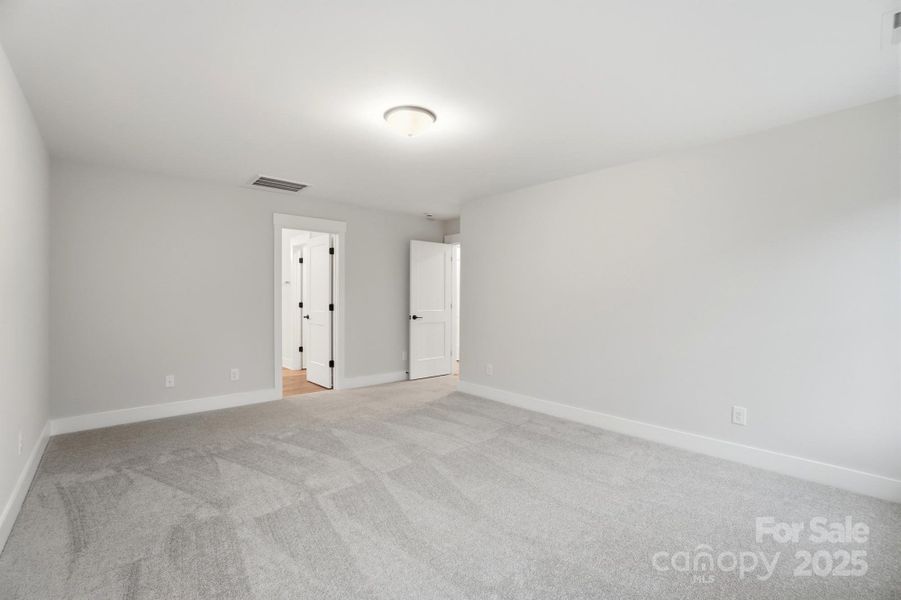 Spacious, unfurnished interior of a new home in Summerlin, Mooresville (Image 31).