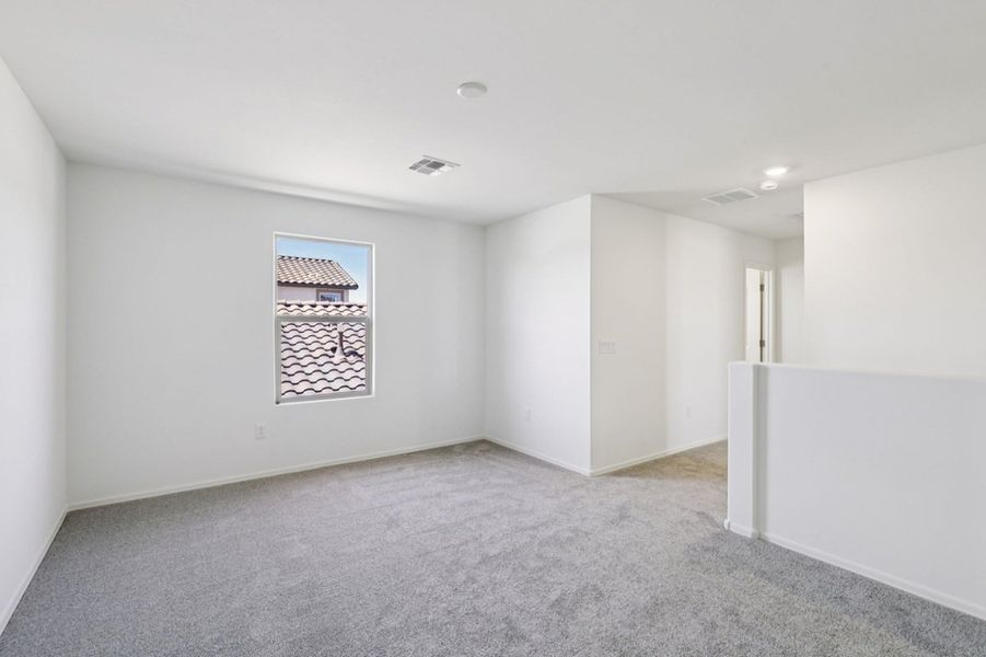 Spacious, unfurnished interior of a new home in Entrada Del Toro at Rancho Sahuarita, Sahuarita (Image 8).