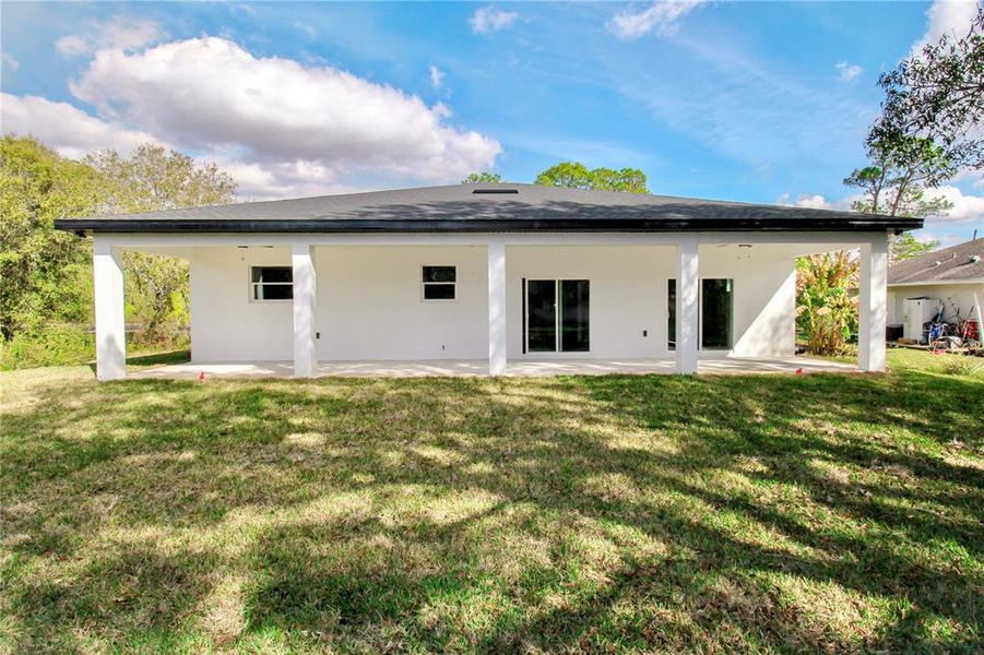 Exterior details and patio area of a home in , Sebring (Image 19).