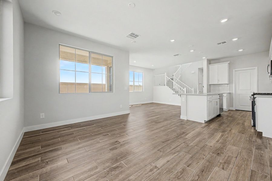 Spacious, unfurnished interior of a new home in Bella Storia, Gilbert (Image 7).