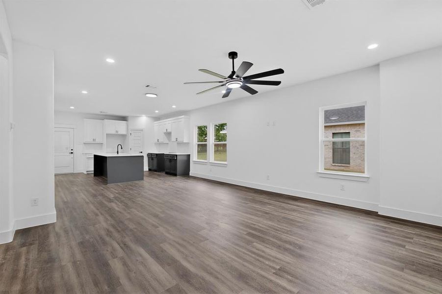 Spacious, unfurnished interior of a new home in , Dallas (Image 19).