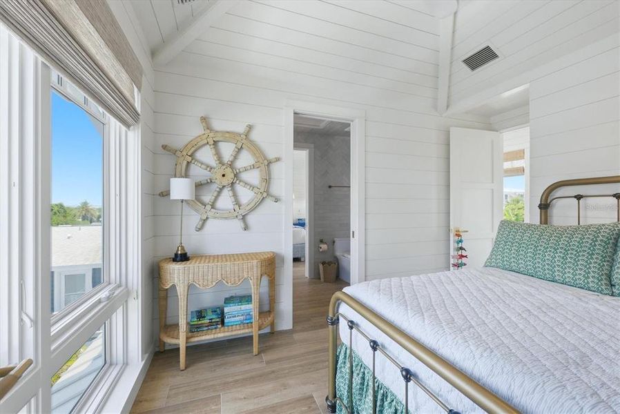 Furnished interior view inside a new home in , Boca Grande (Image 13).