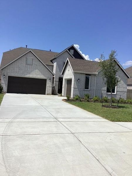 Front exterior of a new home in The Preserve at Rosenberg: Fairway Collection, Rosenberg, TX, highlighting curb appeal (Image 2). Front exterior of a new home in The Preserve at Rosenberg: Fairway Collection, Rosenberg, TX, highlighting curb appeal (Image 2).