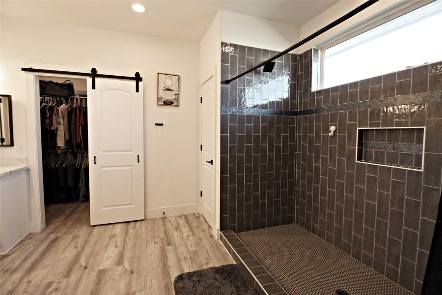 Furnished interior view inside a new home in , Baytown (Image 15).