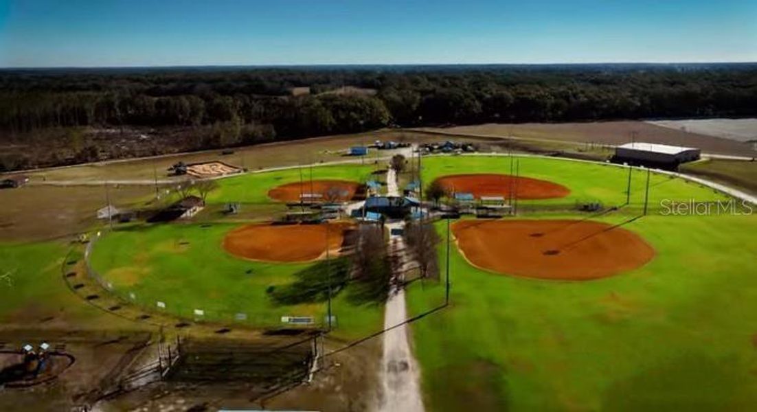 Community amenities in Avalon Woods, Newberry (Image 26).