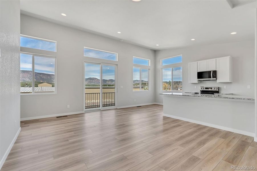 Spacious, unfurnished interior of a new home in , Monument (Image 21).