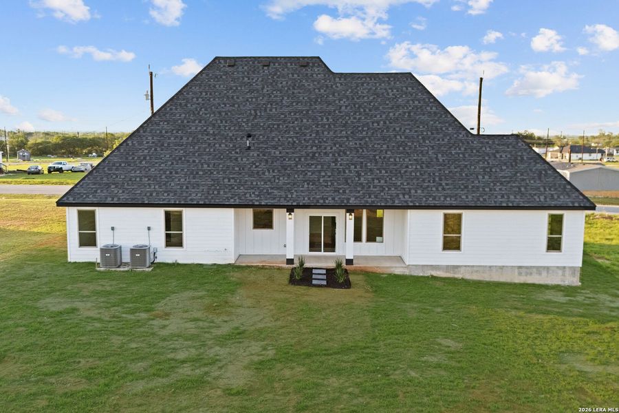 Exterior details and patio area of a home in , Atascosa (Image 28).