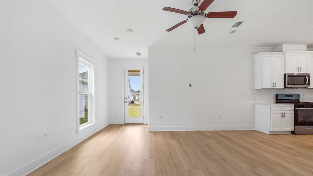 Spacious, unfurnished interior of a new home in Breakfast Point East Phase I, Panama City Beach (Image 15).