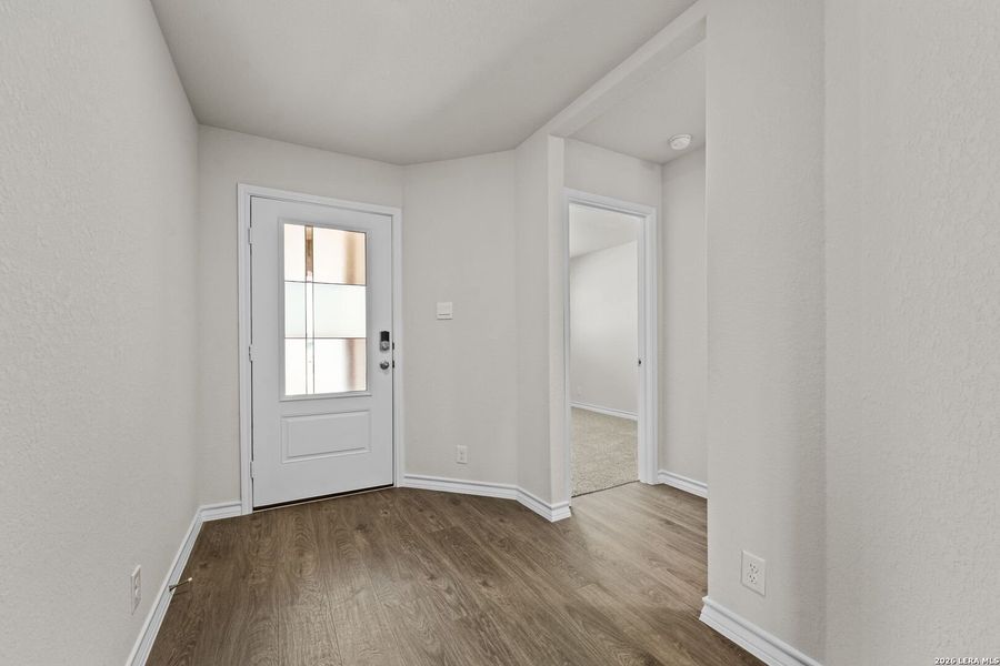 Spacious, unfurnished interior of a new home in Steele Creek, Cibolo (Image 28).