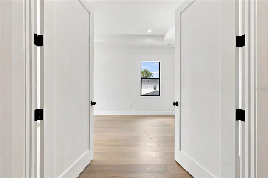 Spacious, unfurnished interior of a new home in , Tampa (Image 70).