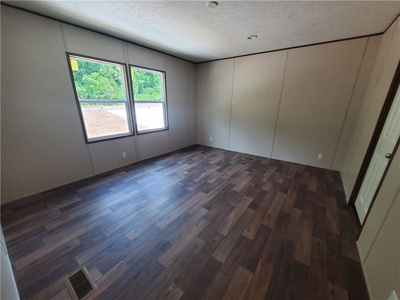 Spacious, unfurnished interior of a new home in , Marble Hill (Image 11).
