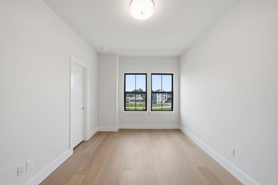 Spacious, unfurnished interior of a new home in Spring Valley Creek, Houston (Image 25).
