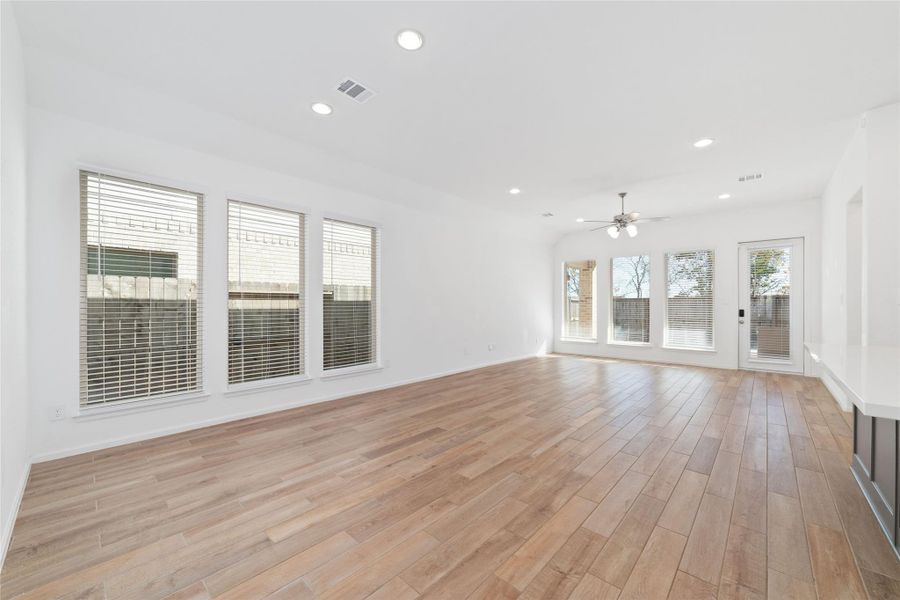 Spacious, unfurnished interior of a new home in , Fulshear (Image 22).