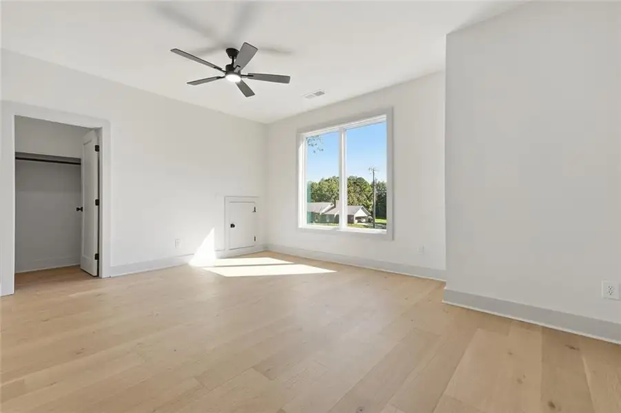 Spacious, unfurnished interior of a new home in , Gainesville (Image 28).