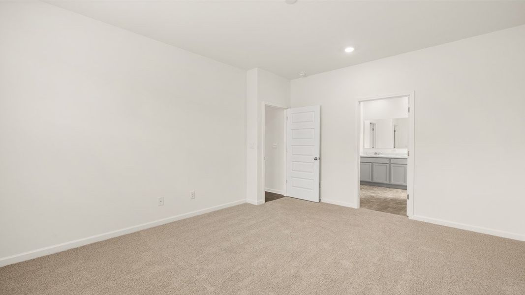 Spacious, unfurnished interior of a new home in Estates at Deer Hollow, Grovetown (Image 30).