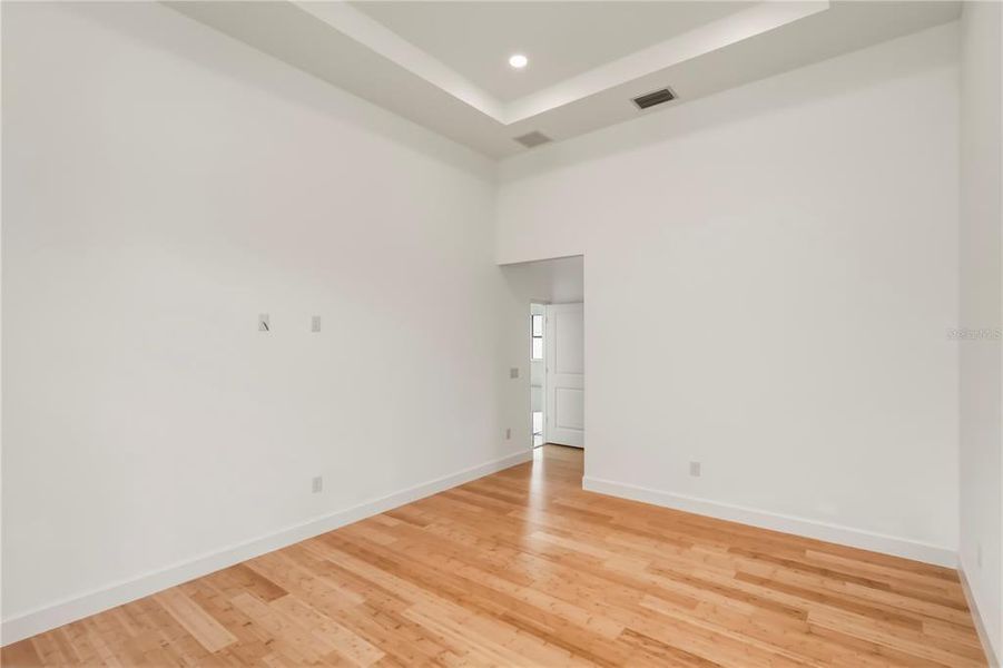 Spacious, unfurnished interior of a new home in , Port Charlotte (Image 56).