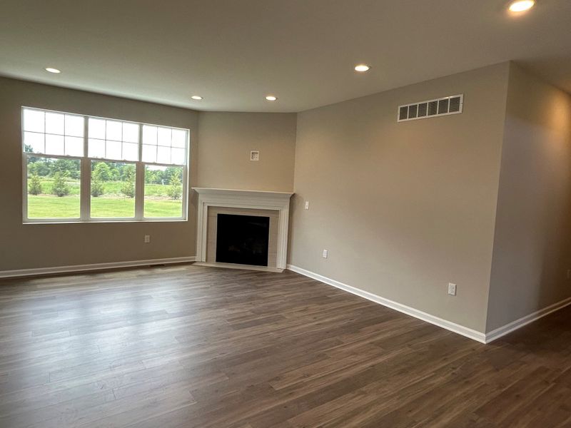 Spacious, unfurnished interior of a new home in Mystic Ridge, Whitmore Lake (Image 28).
