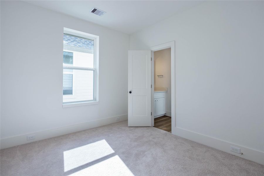 Spacious, unfurnished interior of a new home in , Houston (Image 14).