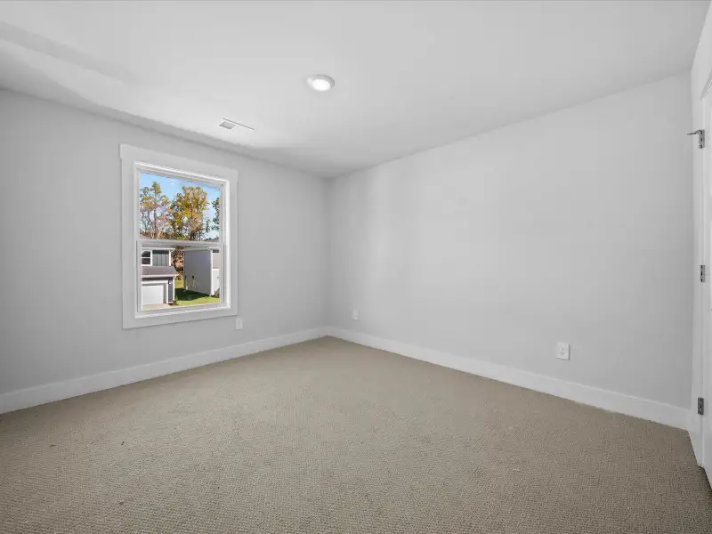 Spacious, unfurnished interior of a new home in Riverwood Farm, Piedmont (Image 19).