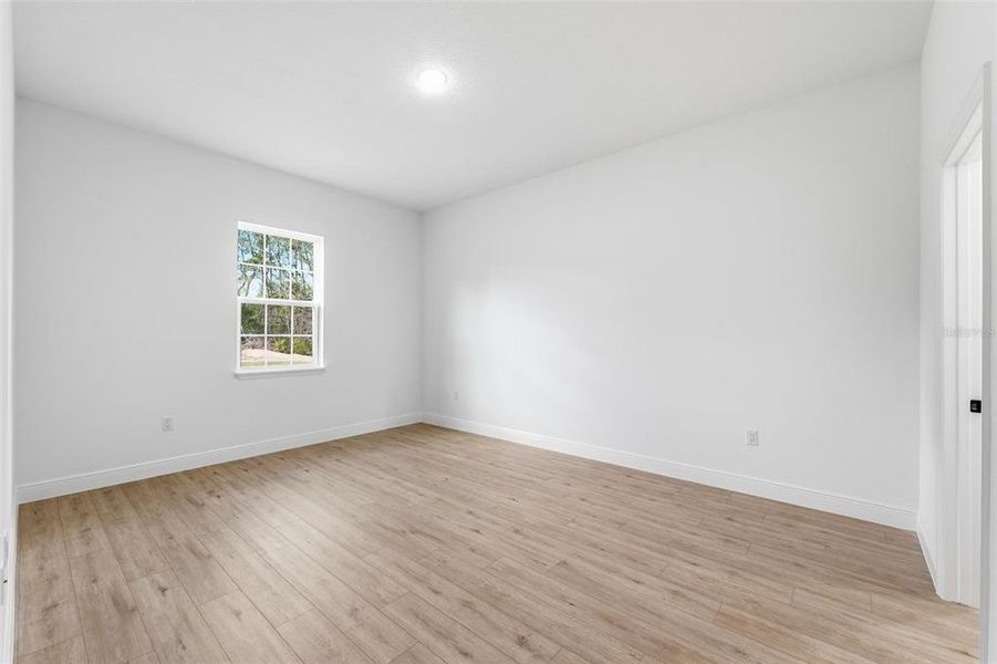 Spacious, unfurnished interior of a new home in , Ocala (Image 29).
