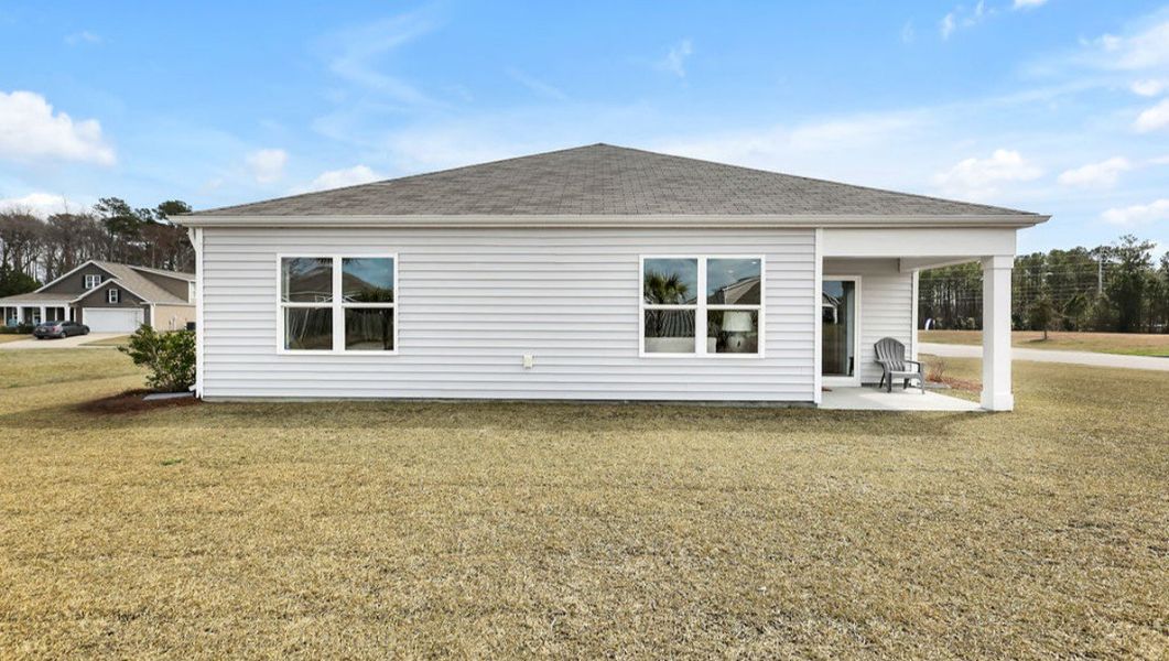 Exterior details and patio area of a home in Eagle Creek, Bolivia (Image 21).