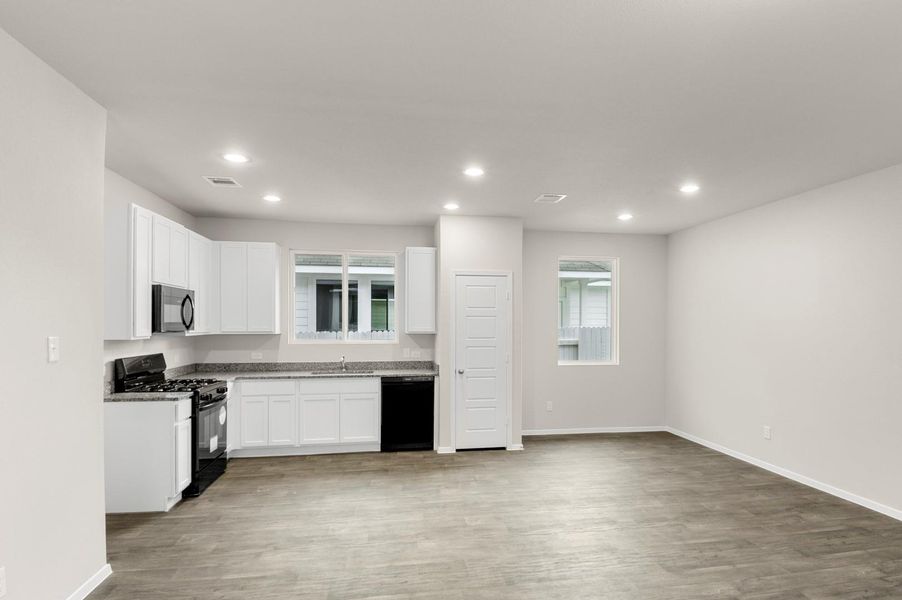 Spacious, unfurnished interior of a new home in Casetta Ranch, Kyle (Image 11). Spacious, unfurnished interior of a new home in Casetta Ranch, Kyle (Image 11).
