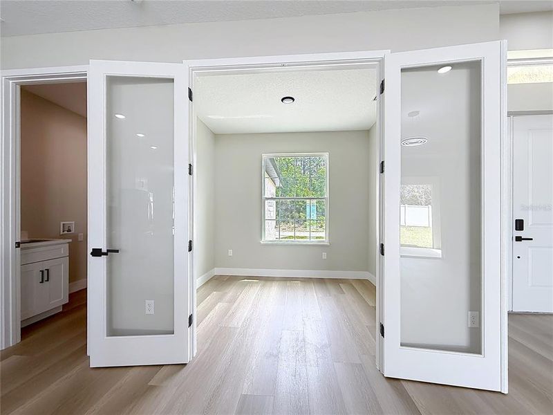 Spacious, unfurnished interior of a new home in , Citrus Springs (Image 48).