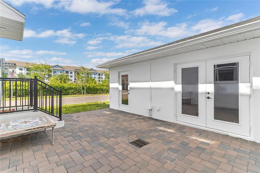 Exterior details and patio area of a home in , Winter Garden (Image 27).